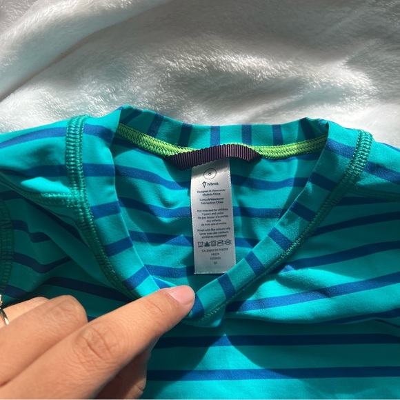 Ivivva Girl's Top Long Sleeve T-Shirt w/ Thumbholes Size 8 Stretch - Picture 2 of 5